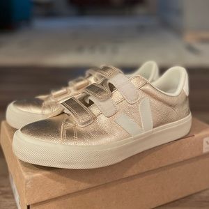 NWOT Veja Recife Velcro Gold Sneakers size 39 / 8